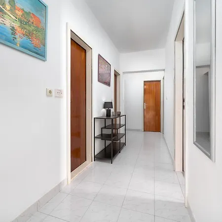 Hvar Lech Spacious 2 Bedroom With Private Parking Apartmán *