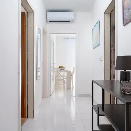 Hvar Lech Spacious 2 Bedroom With Private Parking Apartment