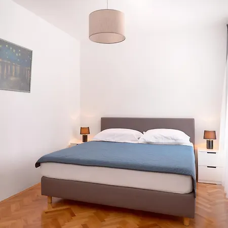 Hvar Lech Spacious 2 Bedroom With Private Parking Apartmán *